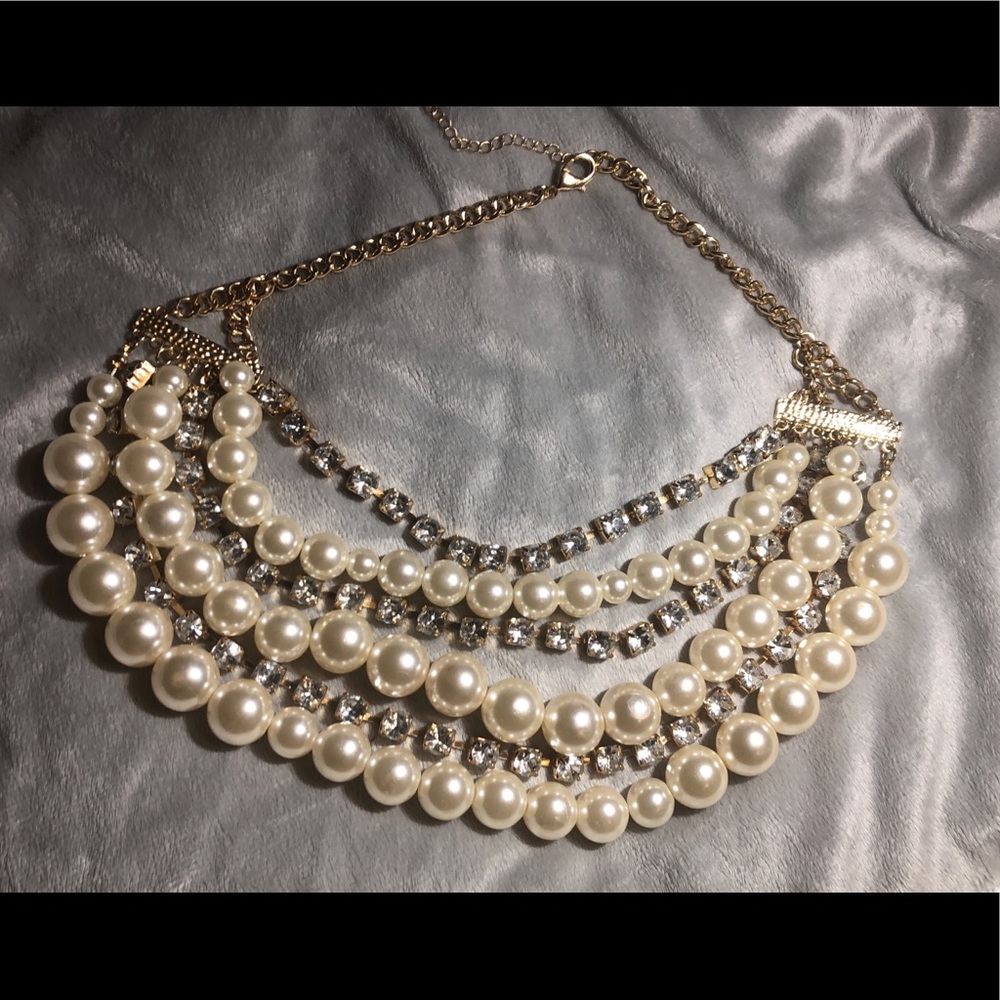 beautiful pearl necklace